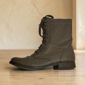 SO Women Lace-up Combat Boots Brown Size 8.5